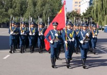 空軍院校兵怎么樣 有沒有去空軍第一航空學(xué)院當(dāng)兵的人，空軍地勤。能不能跟我說說那里怎么樣，管理嚴(yán)嗎？兩年回來能干什么